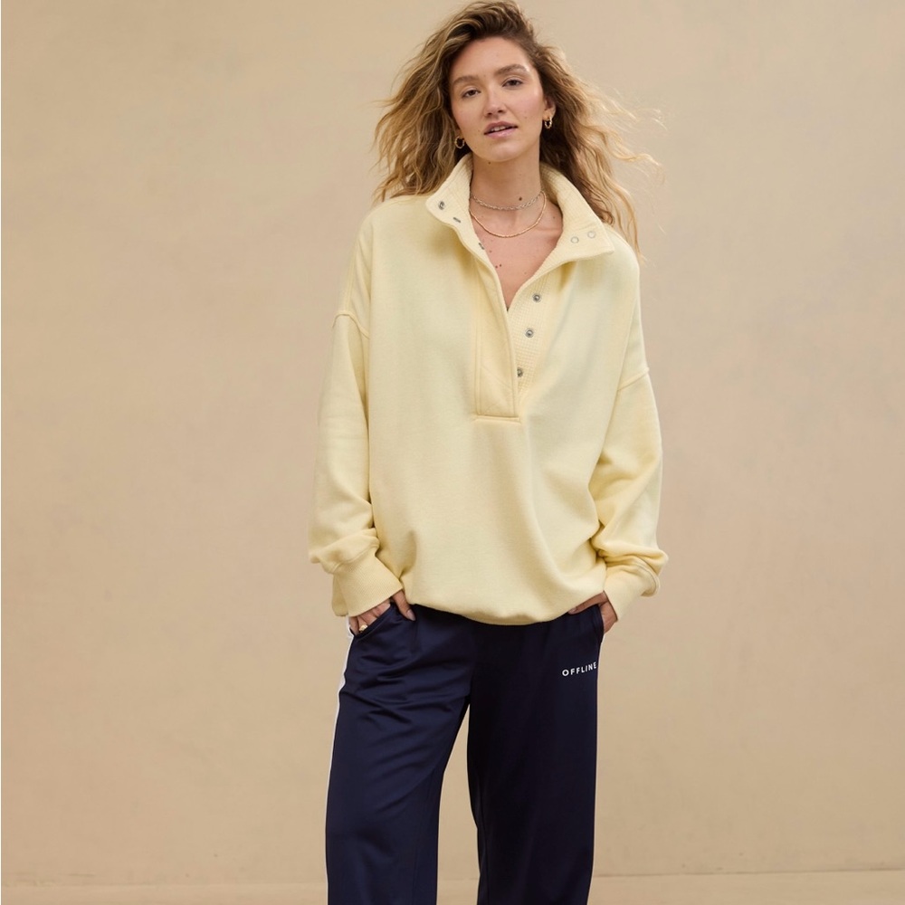 Aerie Women’s Oversized Getaway Quarter Snap Sweatshirt Color Lemon Paper size L